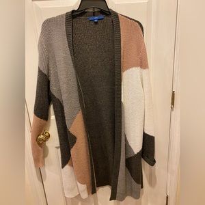 Apt 9 women’s long sweater gray, white, dark gray and pink, XXL